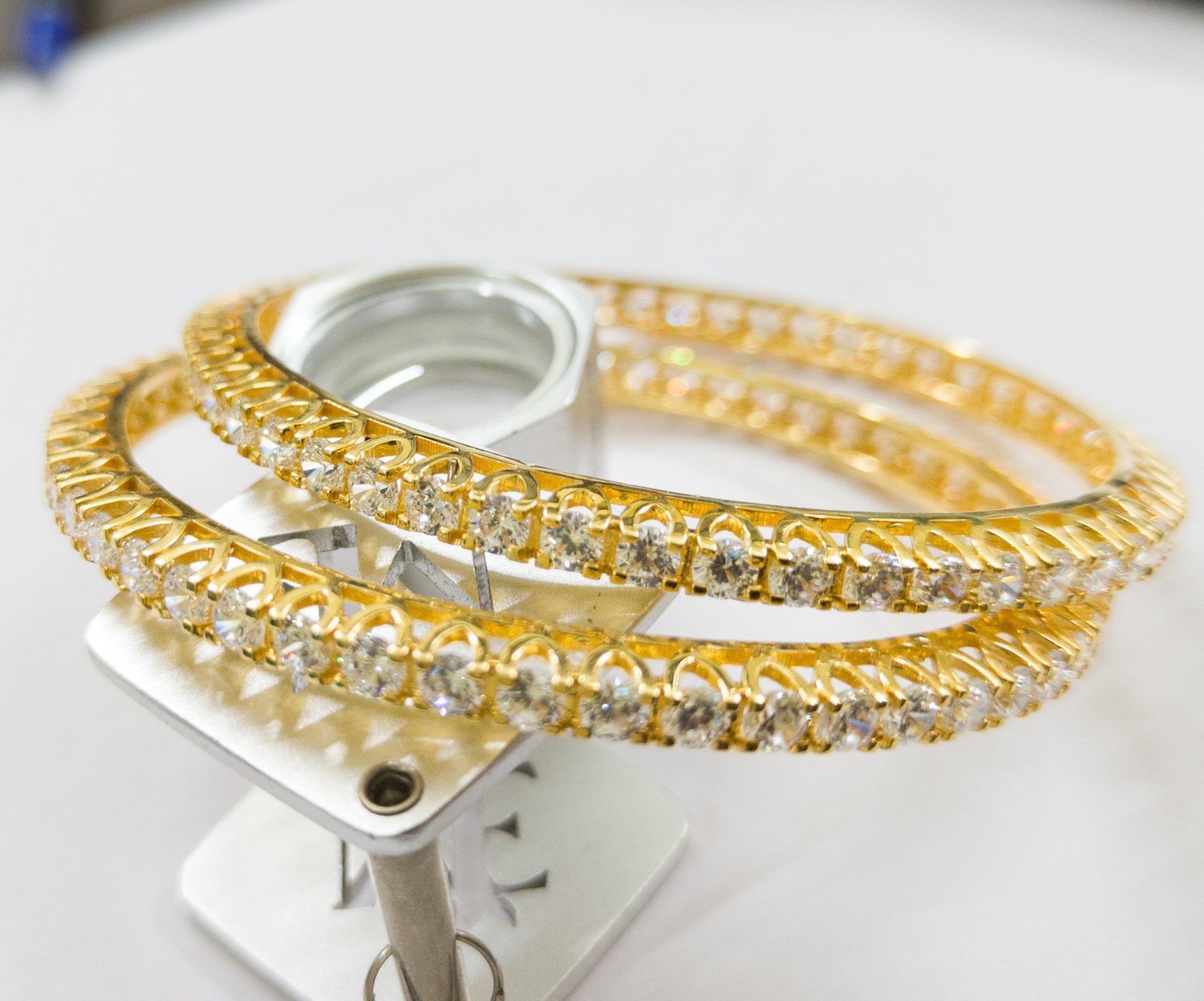 Sparkling Round Di Bangles